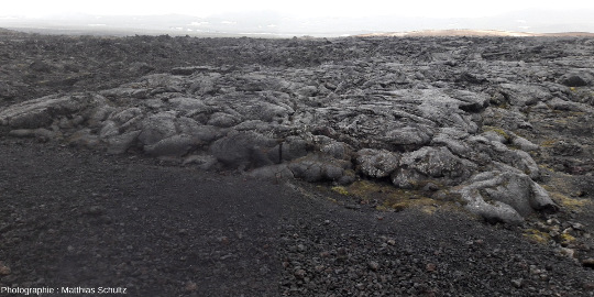 Scories et surface d'une coulée basaltique émises par le volcan Krafla lors des « nouveaux feux du Mývatn », en 1975-1984, Islande