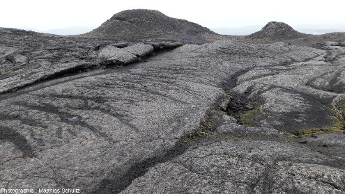 Surface d'une coulée basaltique émise par le volcan Krafla lors des « nouveaux feux du Mývatn », en 1975-1984, Islande