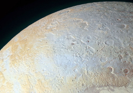 Région du pôle Nord de Pluton (en haut de l'image globale)