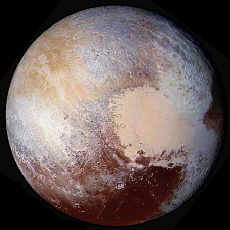 Vue globale en fausses couleurs de Pluton photographié depuis 450 000 km