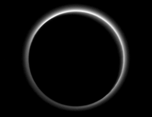 L'atmosphère de Pluton est connue depuis longtemps grâce aux occultations d'étoile