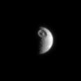 Mimas, vu par Cassini le 3 juillet 2004