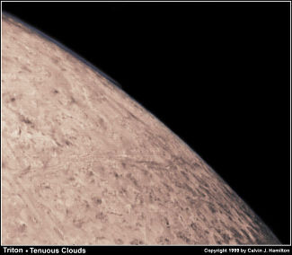 Image rasante de Triton prise par Voyager 2 à 39 800 km de distance du satellite