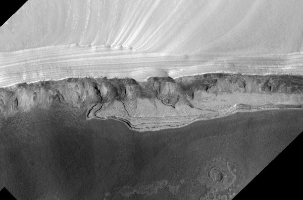 Un escarpement de la calotte résiduelle Nord de Mars