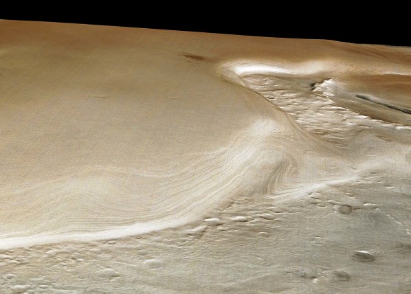 Vue Mars Express du rebord externe du plateau constitué de terrains polaires lités Sud