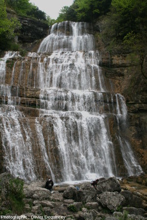 Au pied de la cascade de l'Éventail, l'une des cascades du Hérisson (Jura)