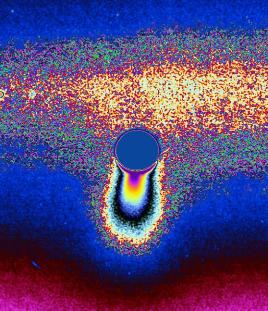 Traitement en fausses couleurs des panaches de vapeurs d'H2O au-dessus du pôle Sud d'Encelade