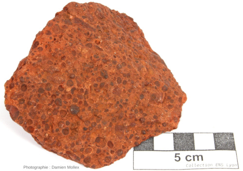 E1-4. Échantillon de bauxite probablement du Crétacé supérieur