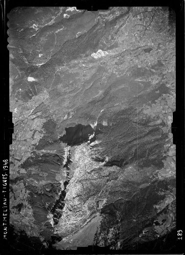 Photographie aérienne du secteur du Mont Granier prise en 1948, 5 ans avant l'éboulement de 1953
