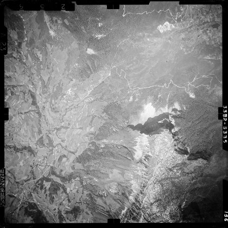 Photographie aérienne du secteur du Mont Granier prise en 1956, 3 ans après l'éboulement de 1953
