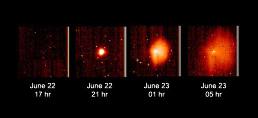 Quatre images d'une éruption de la comète Temple 1 prises par Deep Impact le 23 juin 2005