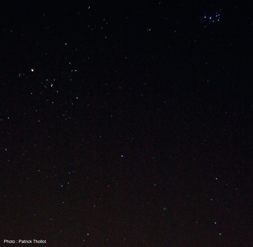 La comète C/2014 Q2 Lovejoy, le soir du 12 janvier 2015, sous les amas des Hydes et des Pléiades