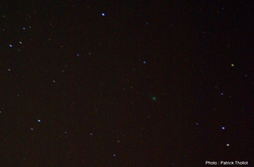 Zoom sur la comète C/2014 Q2 Lovejoy, le soir du 12 janvier 2015, dans la constellation du Taureau