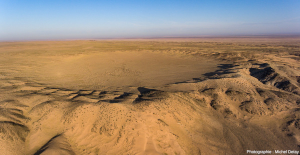 Le cratère d'impact de Tabun-Khara-Obo (Mongolie), photographié par drone