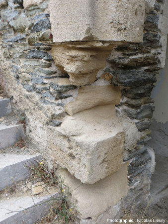 Pilier d'un porche du Fort du Moulin à l'Ouest de l'île de Port-Cros, Var