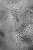 Sol polygonal observé sur Mars en octobre 2003 par la caméra MOC 54.6°N, 326.6°W