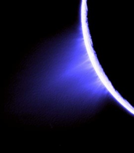 Panaches de glace au-dessus du pôle sud d'Encelade