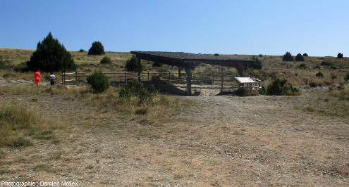 Vue éloignée du site d’empreintes de dinosaures de Las Sereas 7, Quintanilla de las Viñas (Province de Burgos)