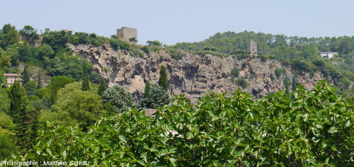 Le "rocher" de Cotignac (Haut-Var)