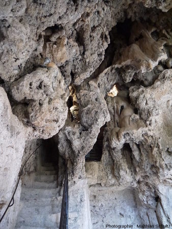 Détail des concrétions à l'intérieur du château-grotte de Villecroze (Haut-Var)
