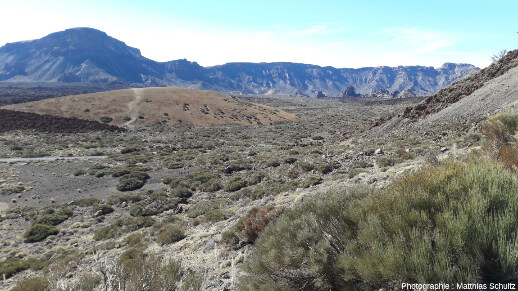 Panorama de la caldeira de Las Cañadas depuis les pentes Sud du Teide (à proximité du parking du téléphérique), ile de Tenerife (Canaries)