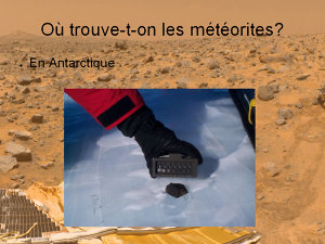 Vue rapprochée d'une météorite en Antarctique