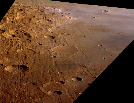 Le champ de failles de Claritas Fossae et Solis Planum, vue oblique prise en direction du Nord