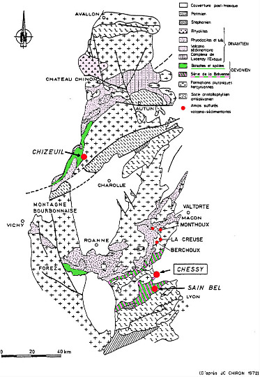 Carte géologique du Nord-Ouest du Massif Central montrant l'ensemble du volcanisme dévono-dinantien (Dinantien = ancien nom de l'ensemble Carbonifère inférieur et moyen) et localisant sept amas sulfurés, tous inclus dans des terrains volcaniques (acides ou basiques) dévoniens ou carbonifères inférieurs