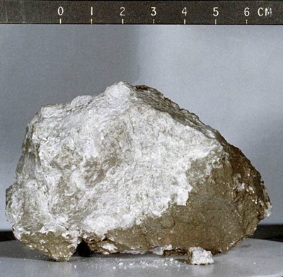 La pierre de la Genèse, échantillon d'anorthosite lunaire