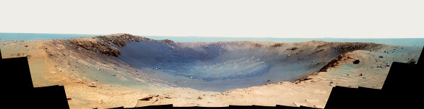 Le cratère Santa Maria (90 m de diamètre) dans la plaine entre les cratères Victoria et Endeavour (18-19 décembre 2010)
