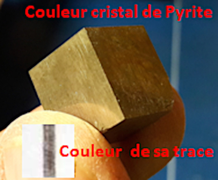 Couleur de la pyrite selon que l'on a un cube à faces lisses ou de la poudre