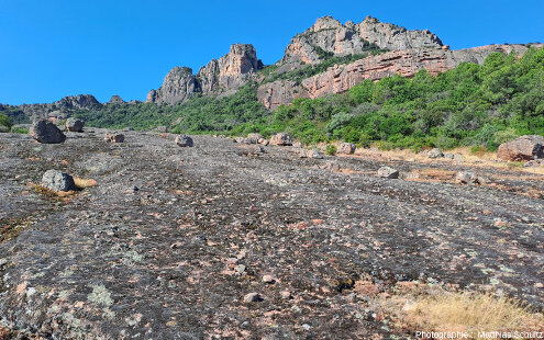 Vue des pentes Nord du rocher de Roquebrune (Var)