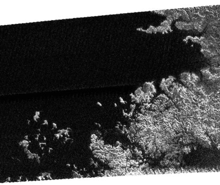 Bord d'un lac, avec côte découpée, archipel d'îles … sur Titan
