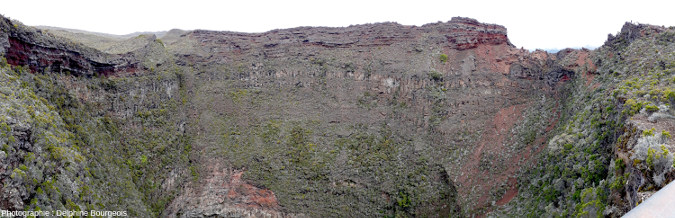 Vue panoramique du cratère Commerson vu depuis le belvédère, ile de La Réunion