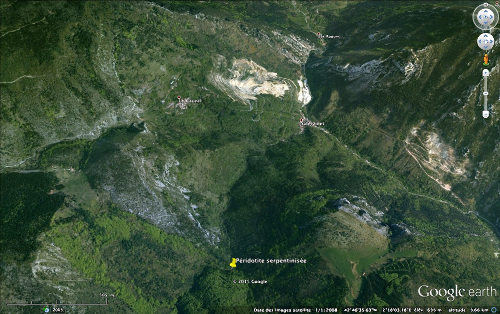Localisation de l'affleurement de péridotite mantellique serpentinisée à proximité du massif de Salvezines