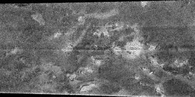 Imbrication de terrains réfléchissant plus ou moins le radar, à la surface de Titan