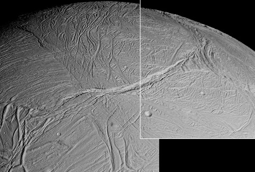 Mosaïque d'images prise entre 26.000 et 17.000 km d'Encelade