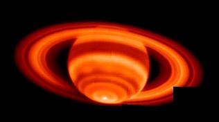 Émission thermique de Saturne, IR lointain, autour de 17, 65 µm