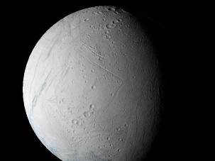 Vue des ¾ du globe d'Encelade, en "couleurs naturelles"