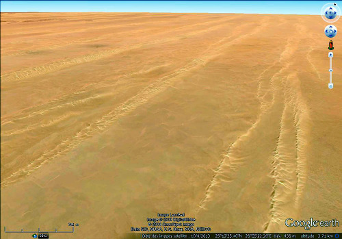 Paysage dunaire caractéristique du désert libyque