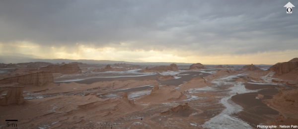 Vue panoramique sur les yardangs du désert de Lout (Iran)