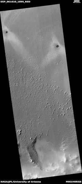 Yardangs au sein d'un cratère de la région Arabia Terra, à la surface de Mars